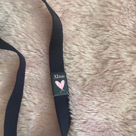 Victorias Secret Black Floral Bra - Picture 2 of 4